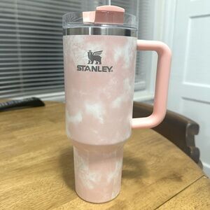 40oz Peach tie dye Stanley cup. Used once like new.